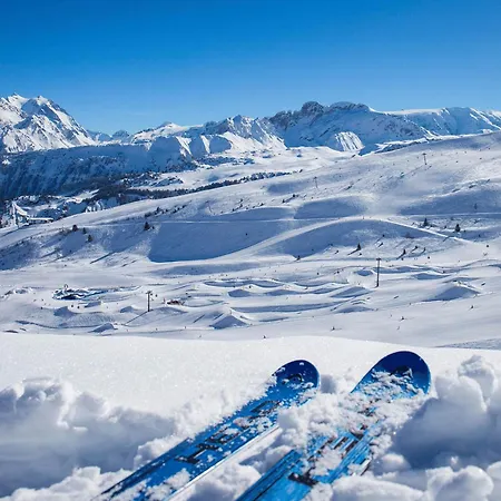 Confortable T2 Skis Aux Pieds, Proche Commerces *